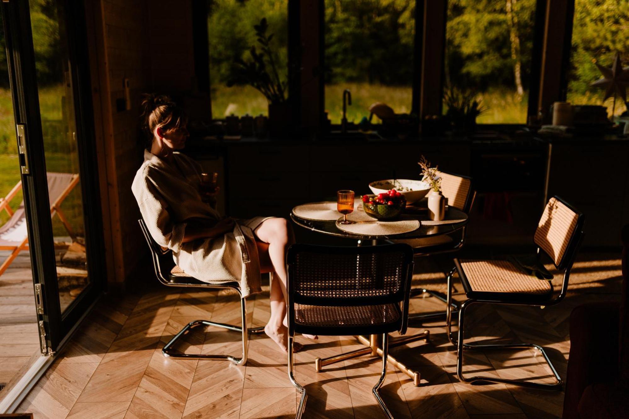 Lashouse - Nowoczesna Stodola Z Widokiem Na Las Bronków Exteriér fotografie